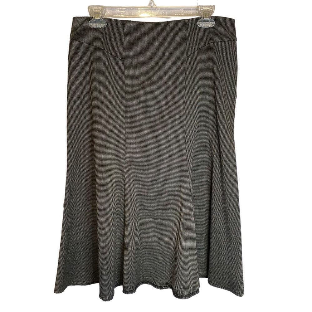 New Briggs Fit‎ and Flare Gray Skirt, size 10P, tweed like fabric.